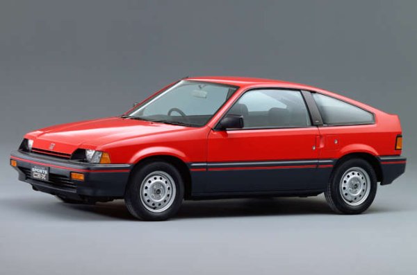 През 80-те години на миналия век беше известно, че Honda CRX харчи около 4,5 литра на 100 км с 1,3-литровия мотор. Появиха се съобщения, че някои собственици да постигнали невероятните 3,36литра на 100 км.

Имаше и по-късен 1,5-литров CRX HF модел, който можеше да постигне 4,6 литра на 100 км заради 777 кг собствено тегло.